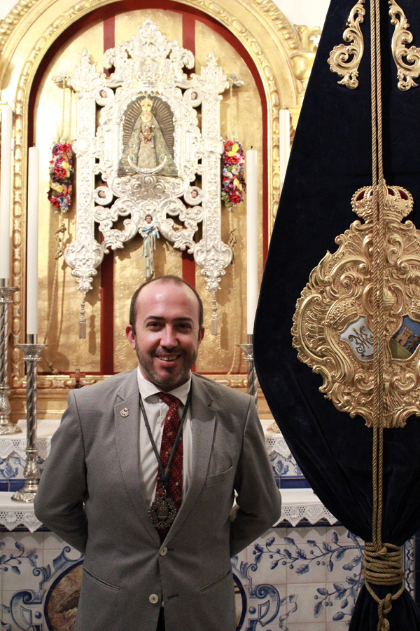 VESTIDOR DE LA VIRGEN  JOSÉ JAVIER FERNÁNDEZ SÁNCHEZ